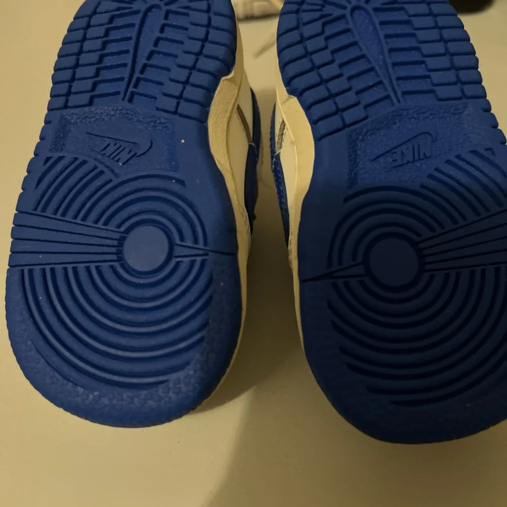 Nike - Picture 3 of 3
